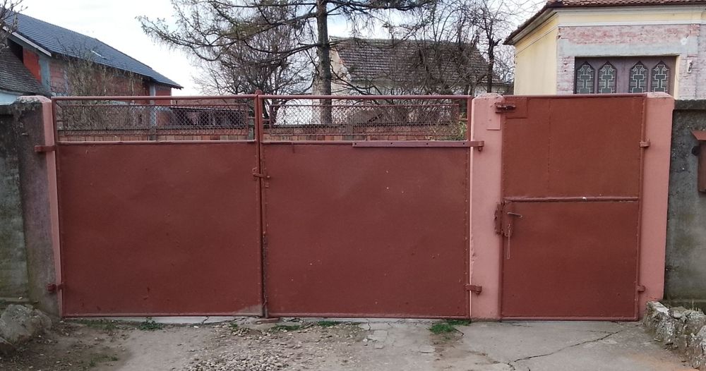 De vanzare poarta veche