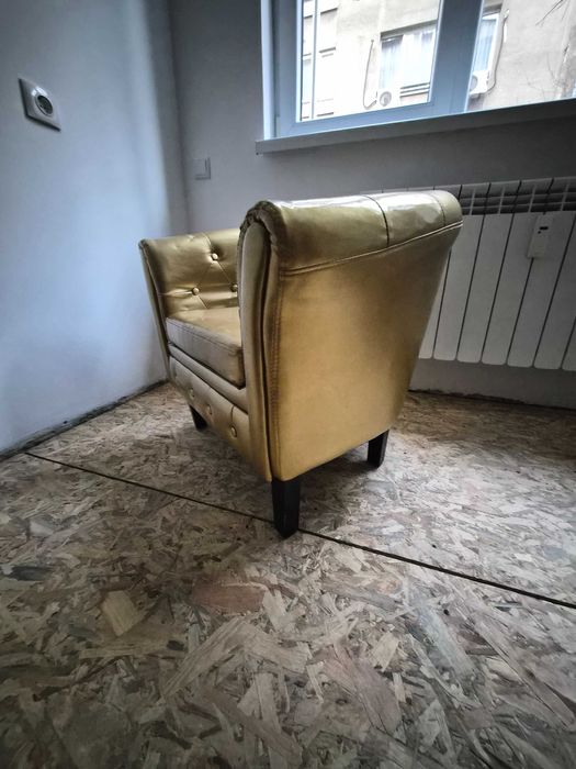 Лачени златист фотьойл