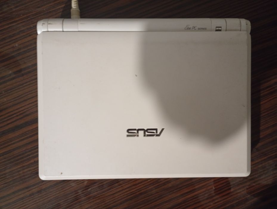 Vând laptop Asus E pc