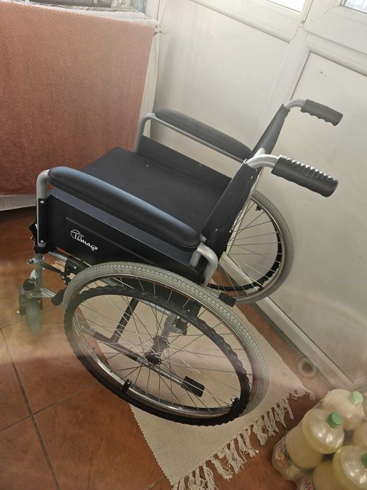 Scaun cu rotile pentru persoane cu dizabilitati sau varstnici