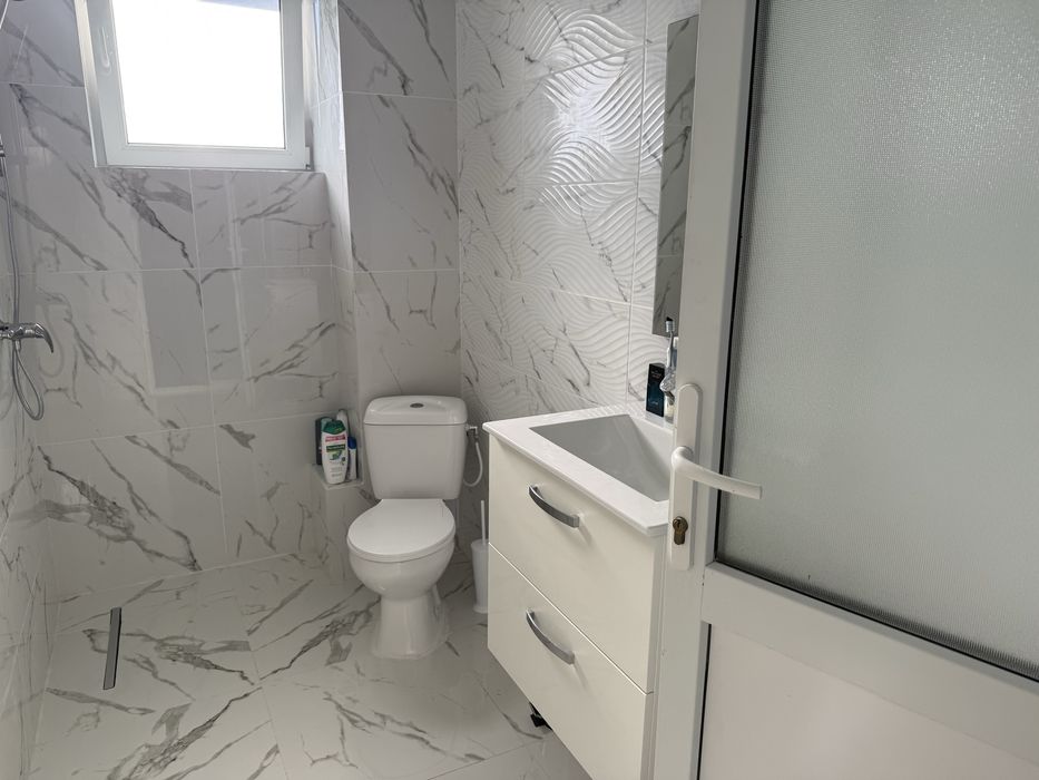 Inchiriez apartament