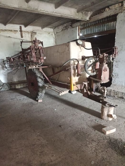 Продам опрыскиватель 2 тонны