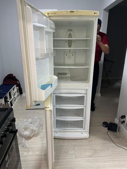 Продам холодильник