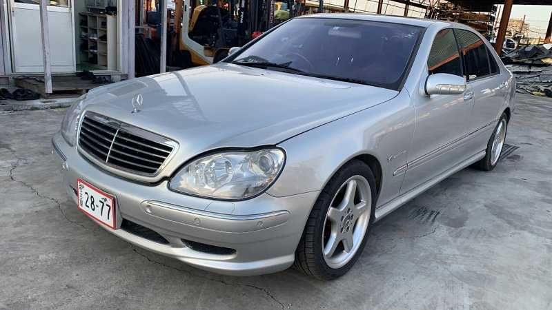 Капот на Mercedes-Benz S-class W220