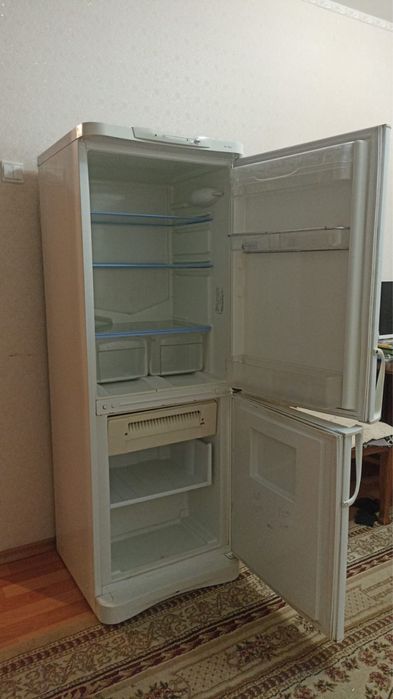 Продается холодильник Indesit