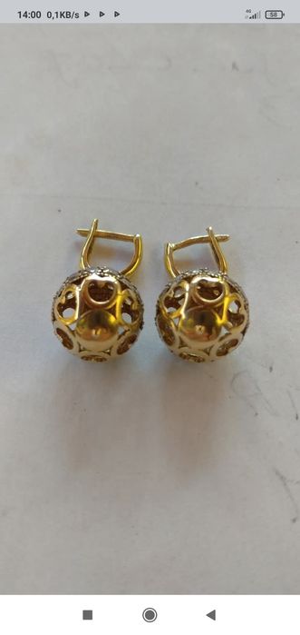 Cercei din aur galben.
