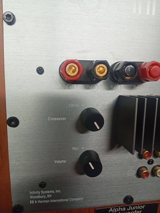 Активен субуфер INFINITY Alpha