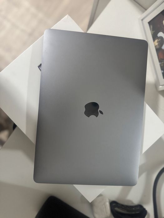 Срочно продам macbook