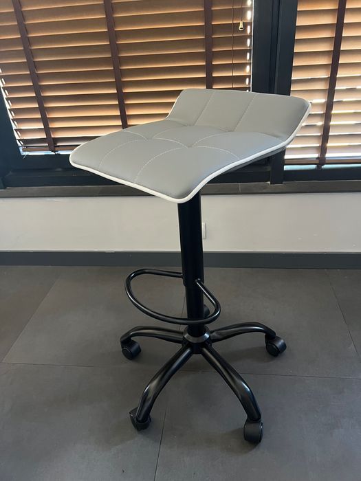 Бар стол на колелца Париж + 24м гаранция и безплатна доставка