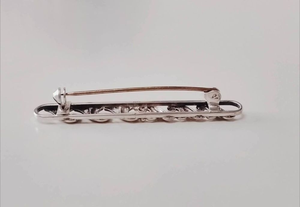Veche brose din argint de 800, Art Deco