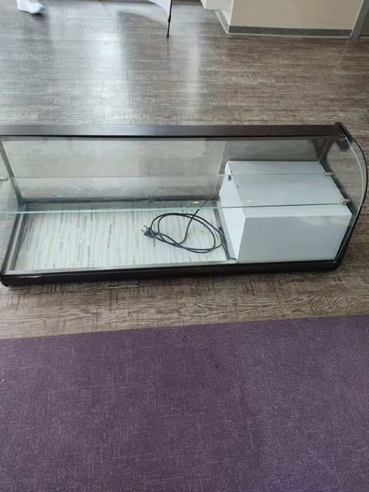 Продам витрину кондитерскую