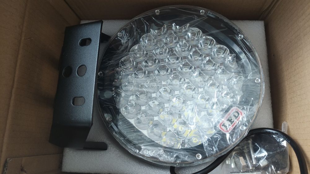 Лед халогени 9 инча х 185вата 2бр.к-т