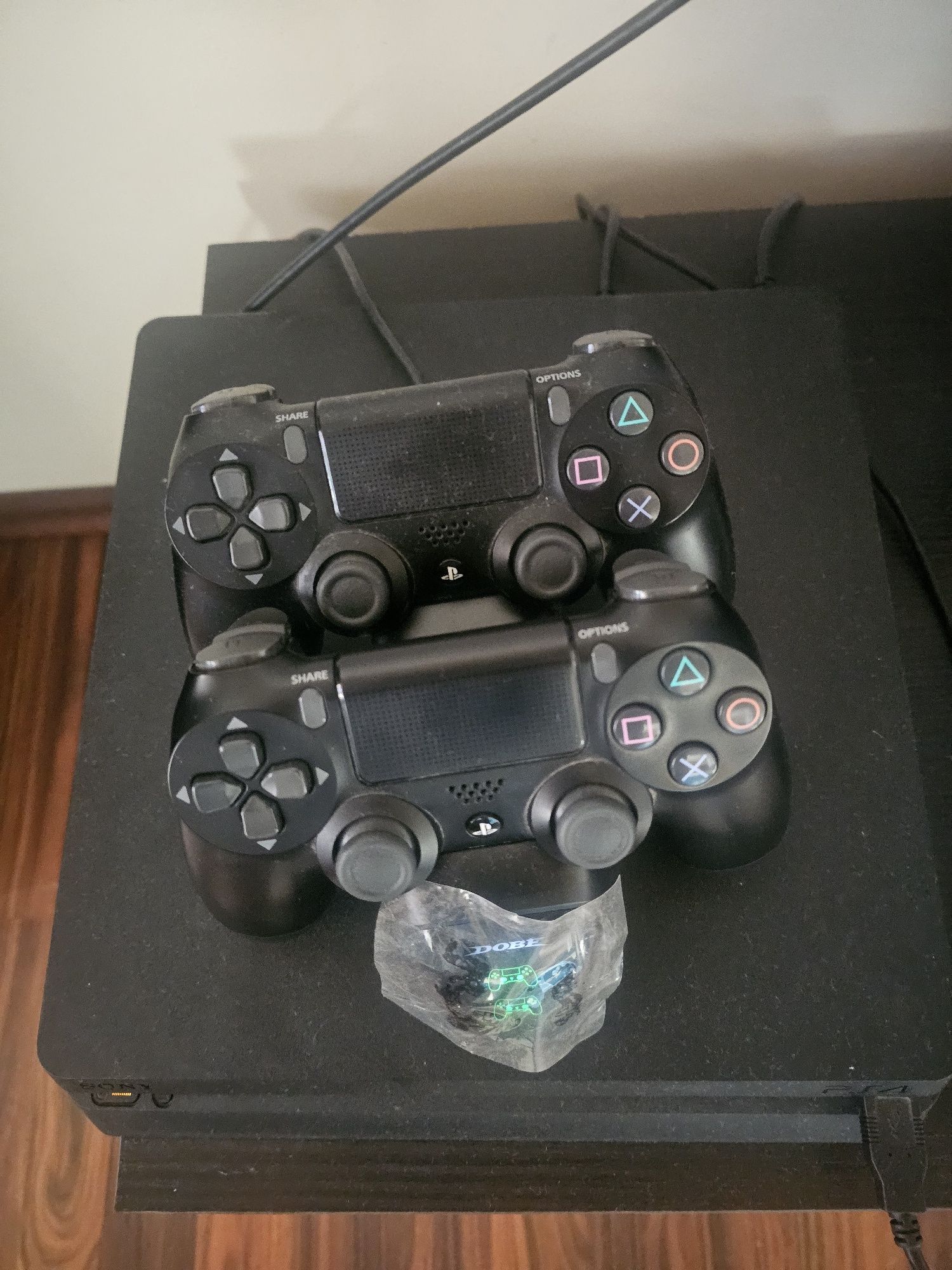 Vand PS4 second hand Dobroesti OLX.ro