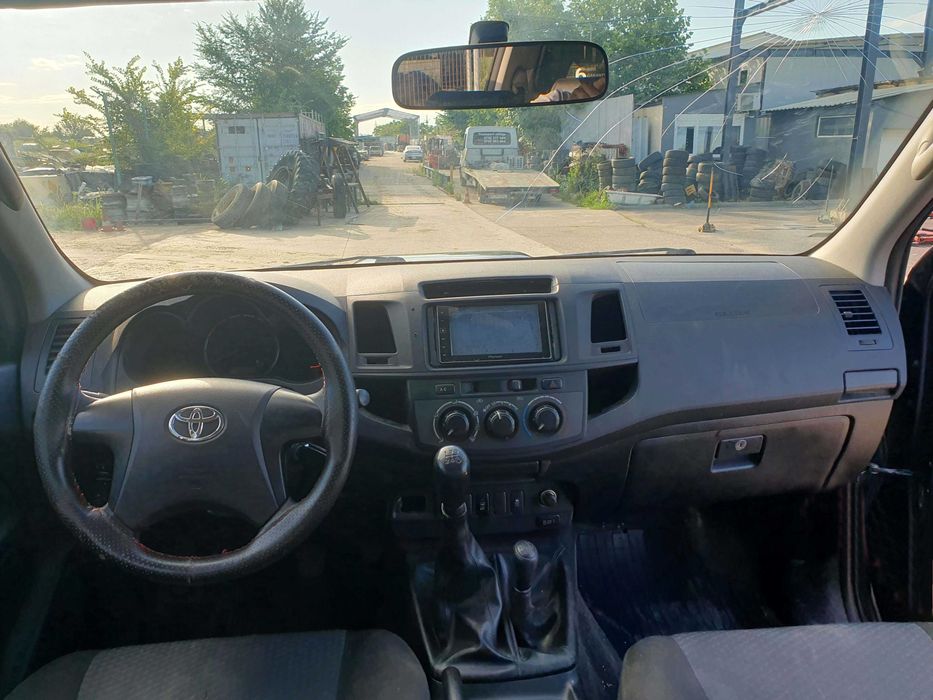 Toyota Hilux 2.5d, 4x4, an 2015 Aer Conditionat, troliu, acte RO