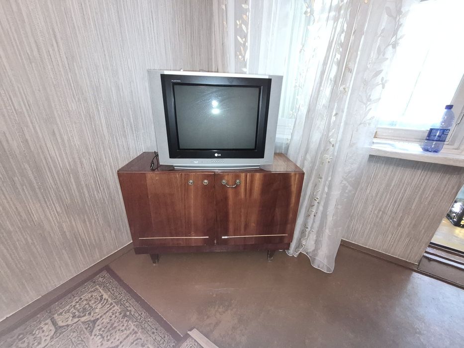 Отдам 2 шкафа и тумбу под ТВ