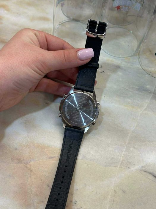 Чисто нов мъжки часовник Casio Edifice EFV-C120