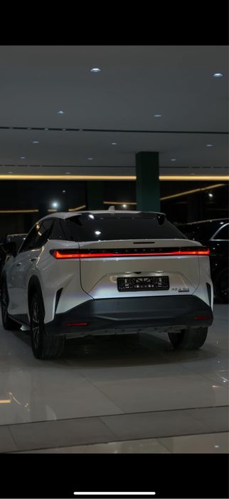 Lexus RZ 450e direkt 4 full