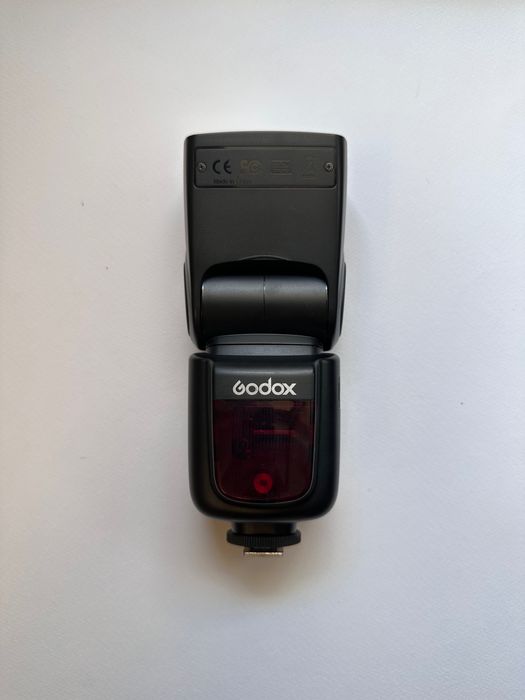Две светкавици Godox VING V850 с калъфи, управление и синхронизатор