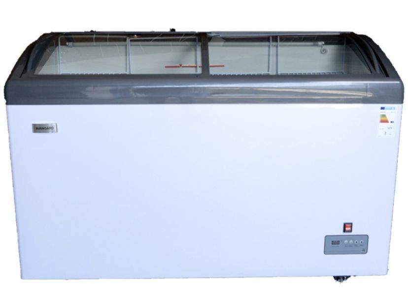 Срочно продается витрина холодильник и морозильник