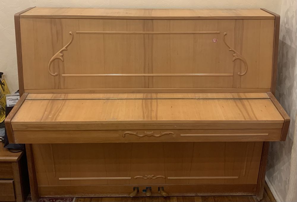 Пианино Украина трёхпедальное