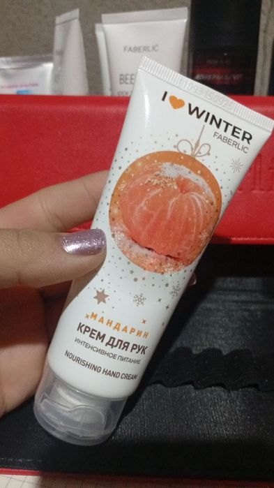 Qoʻl krem yumshatib davolaydi