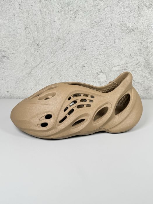 Yeezy Foam RNR Clay Taupe