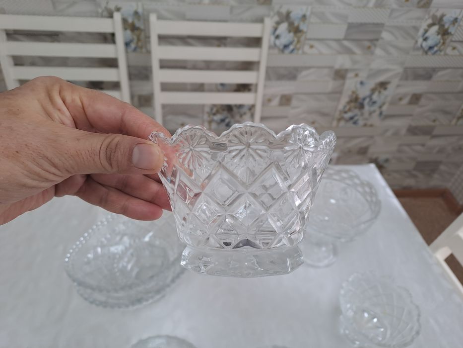 Продам посуду под хрусталь.