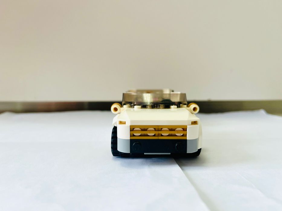 Продам машинку Лего