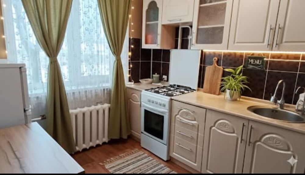 По часам , посуточно 1 комн кв