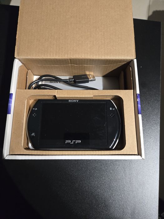 PSP GO с кутия като ново!