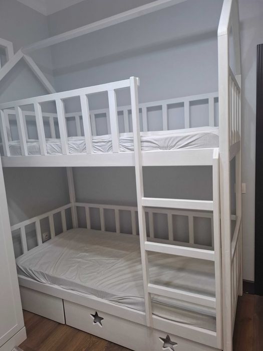 Двухъярустная кроватка