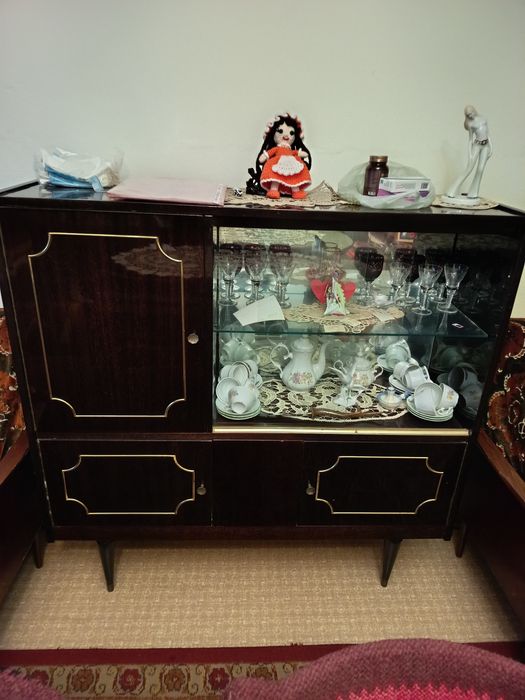 Vând mobilă veche anii 70