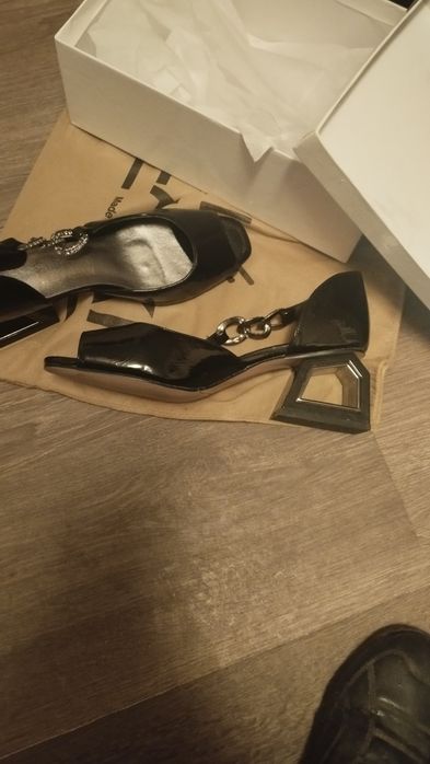 Продаются женские новые босоножки.Таких нет ни у кого.