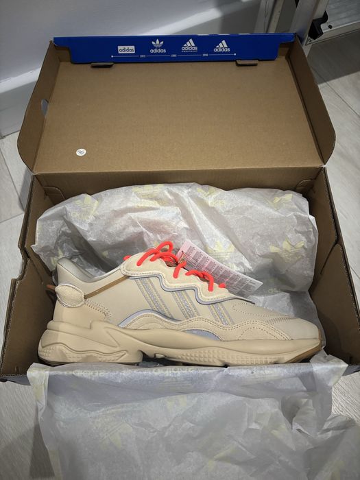 Adidas OZWEEGO
