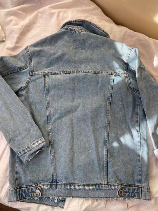 Леко оувързайс дънково яке от BERSHKA