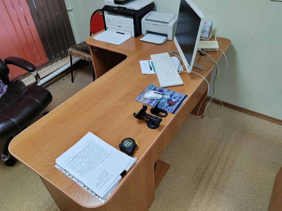 Продам рабочий стол в отличном состоянии