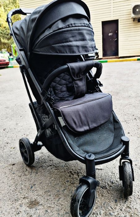 Прогулочная коляска продам