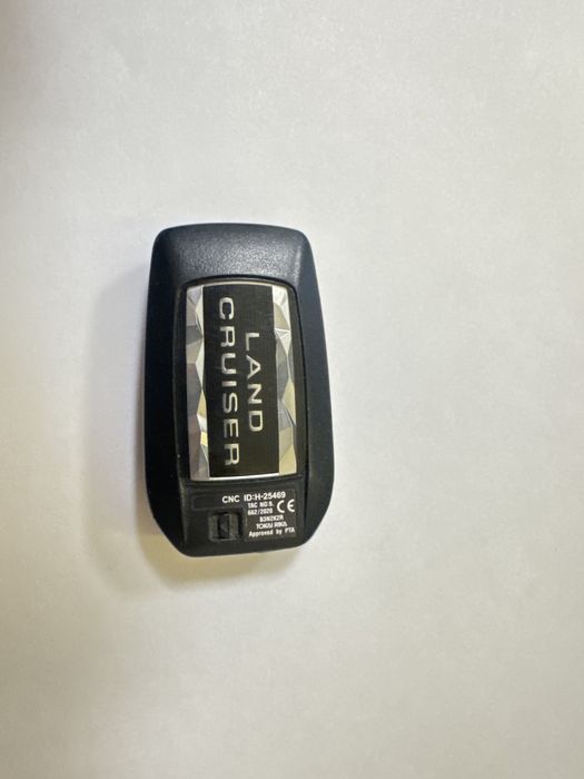 Смарт ключ на Toyota Land Cruiser 200