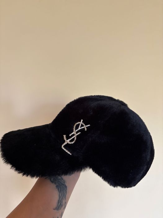 Дамска Шапка YSL
