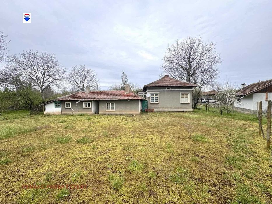 Селска къща за продажба в с. Бръшлен, обл. Русе