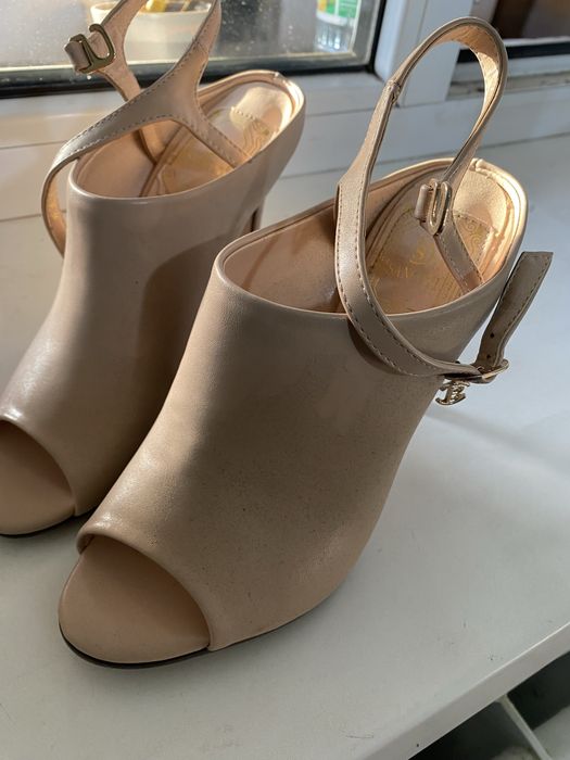 Босоножки летние. Бежевые