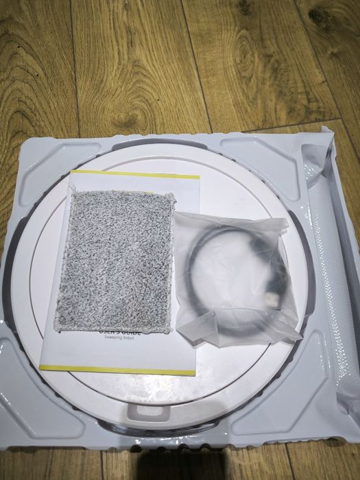 Робот прахосмукачката RofHaus ES330 е интелигентен уред за почистване