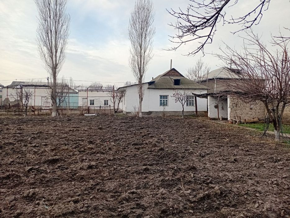 Uy sotiladi jami maidoni 14