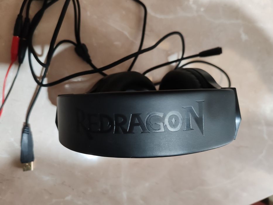 Casti gaming cu fir Redragon Hylas, difuzoare 50mm, iluminare RGB