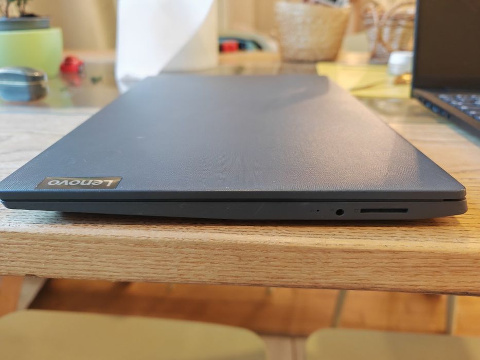 Laptop lenovo V15 Ada 2020 ryzen 5 3500U impecabil