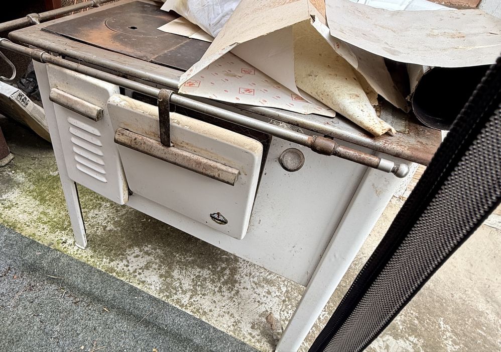 Soba  pe lemne  in stare buna