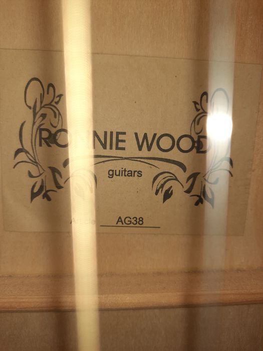 Акустическая гитара