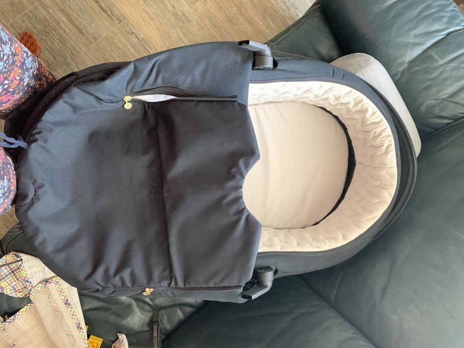 Vand carucior Stokke V6 black-limited edition