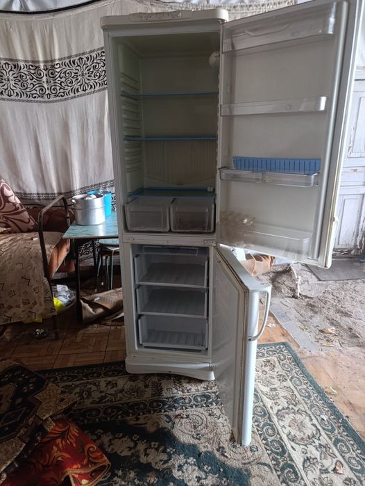 Холодильник в робочем состоянии