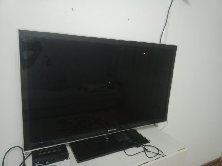 Samsung телевизор новый почти
